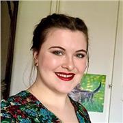 Etudiante en école supérieure, ancienne élève du conservatoire de Paris, donne cours de musique